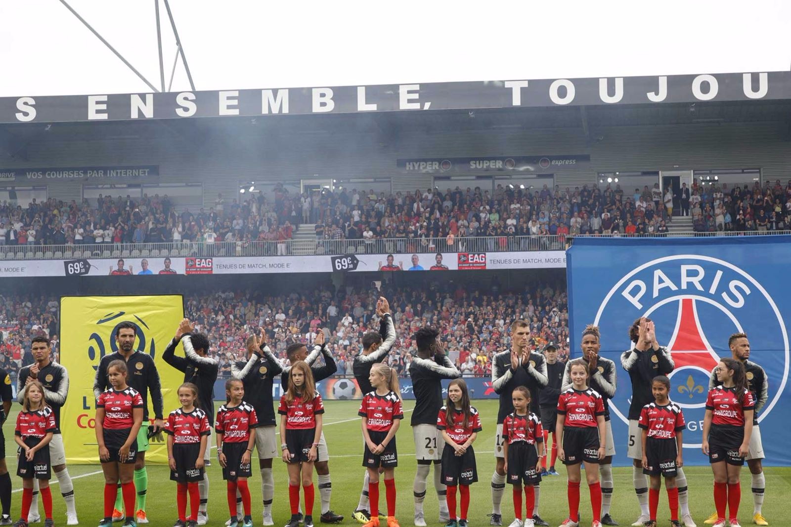 牛奶产品海报设计_奶粉、奶制品海报设计制作